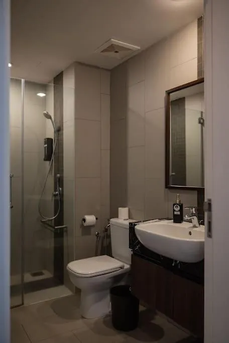 Deluxe Seaview Suite Twin Bed By The Only Bnb Tanjung Tokong
